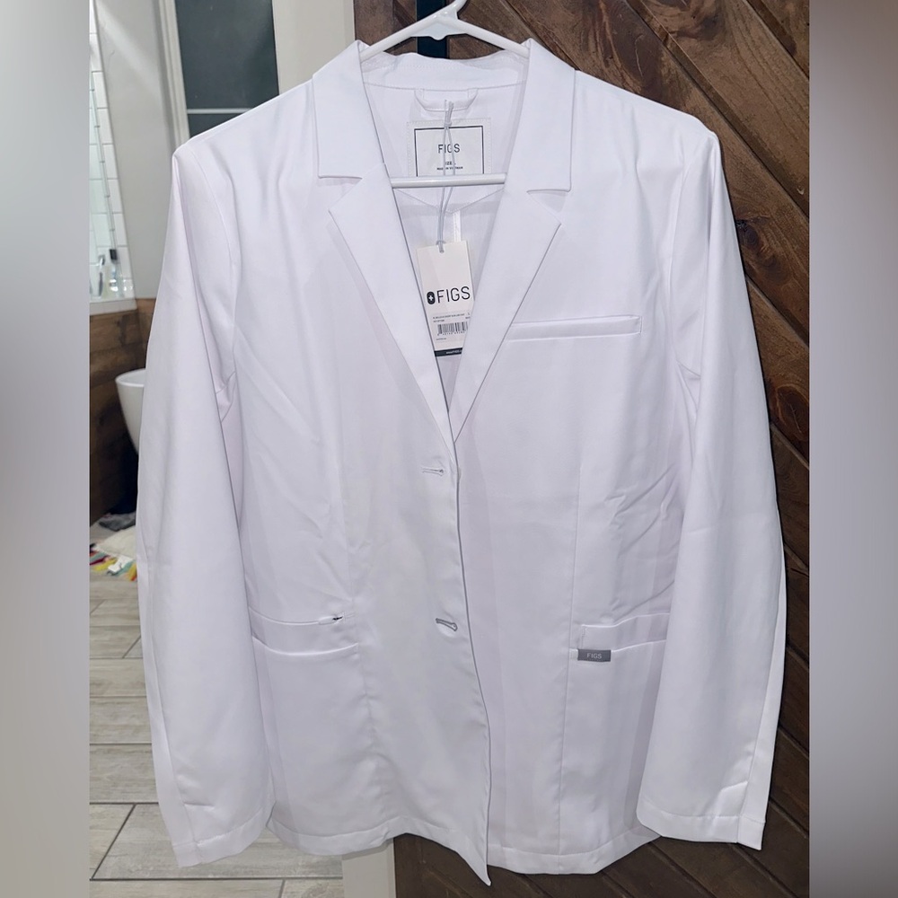 FIGS Bellevue Slim Short Lab Coat